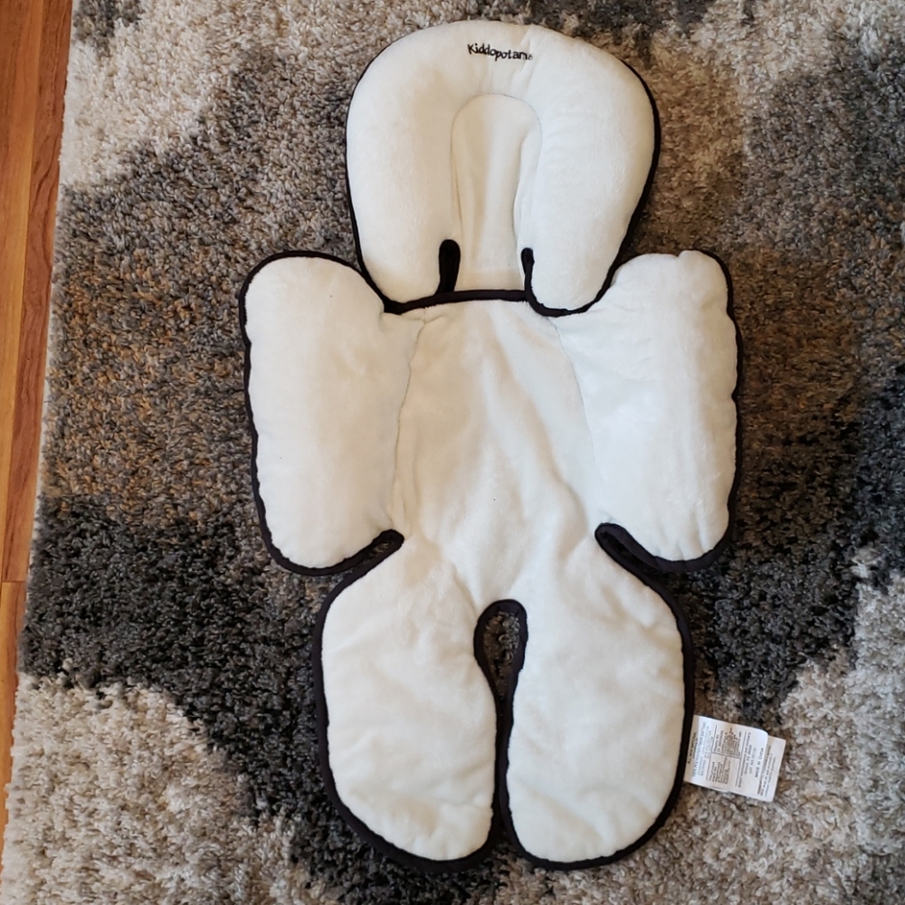 Kiddopotamus car seat snuzzler, like new